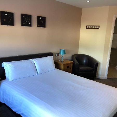 Oyo Douglas Hotel Килмарнок Екстериор снимка