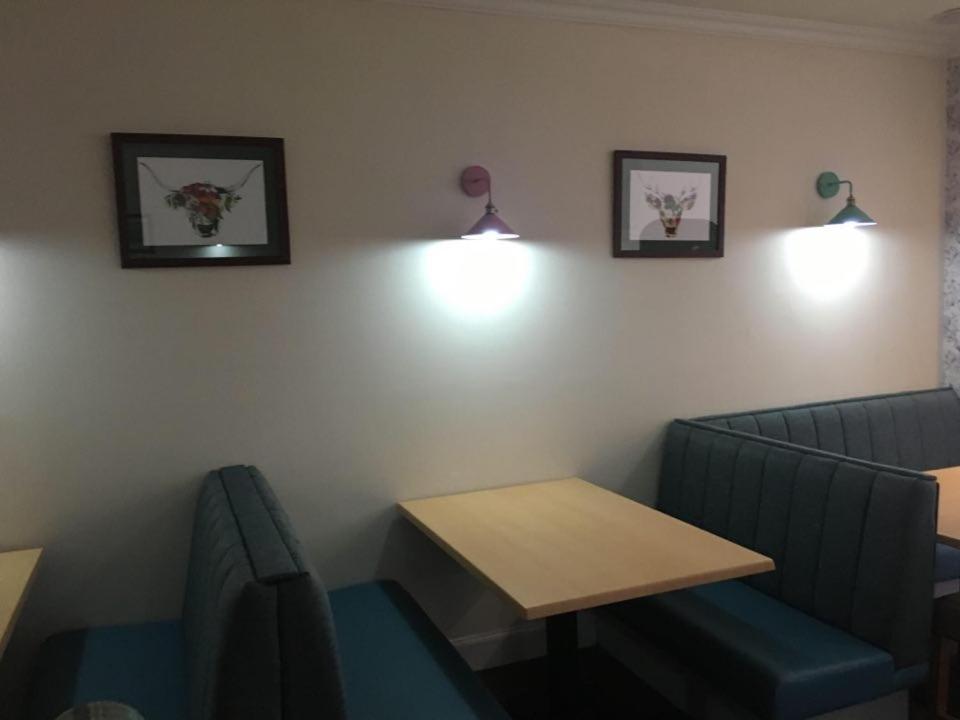 Oyo Douglas Hotel Килмарнок Екстериор снимка