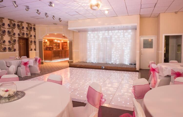 Oyo Douglas Hotel Килмарнок Екстериор снимка