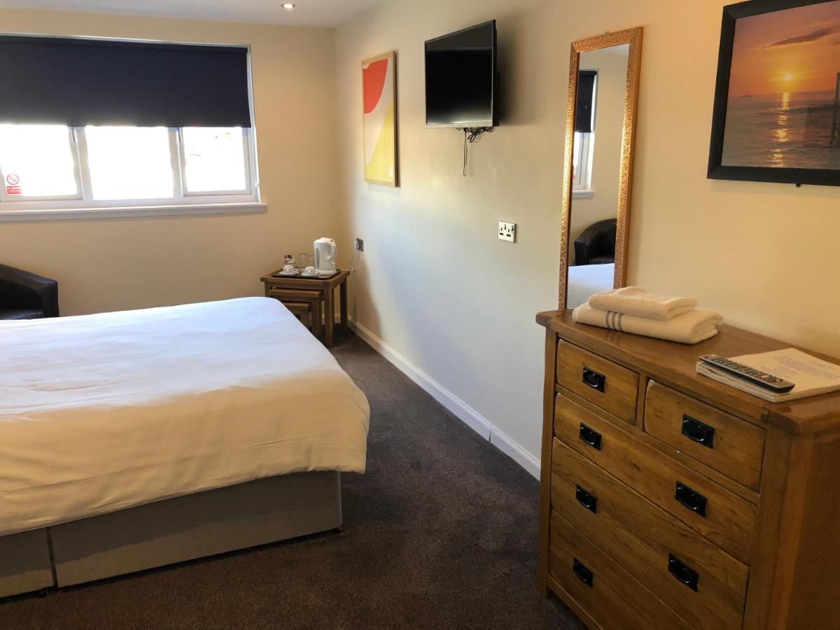 Oyo Douglas Hotel Килмарнок Екстериор снимка