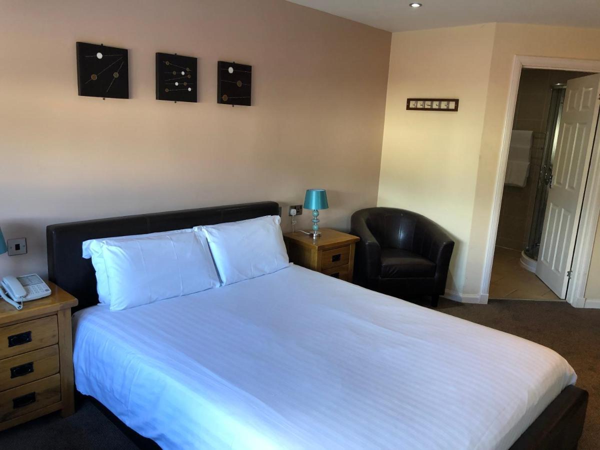 Oyo Douglas Hotel Килмарнок Екстериор снимка