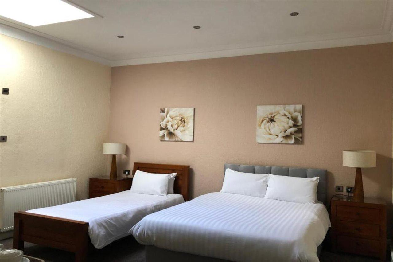 Oyo Douglas Hotel Килмарнок Екстериор снимка