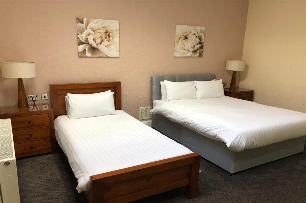 Oyo Douglas Hotel Килмарнок Екстериор снимка