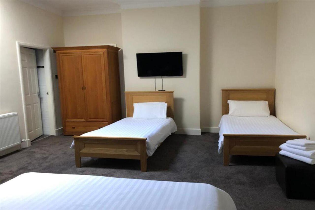 Oyo Douglas Hotel Килмарнок Екстериор снимка