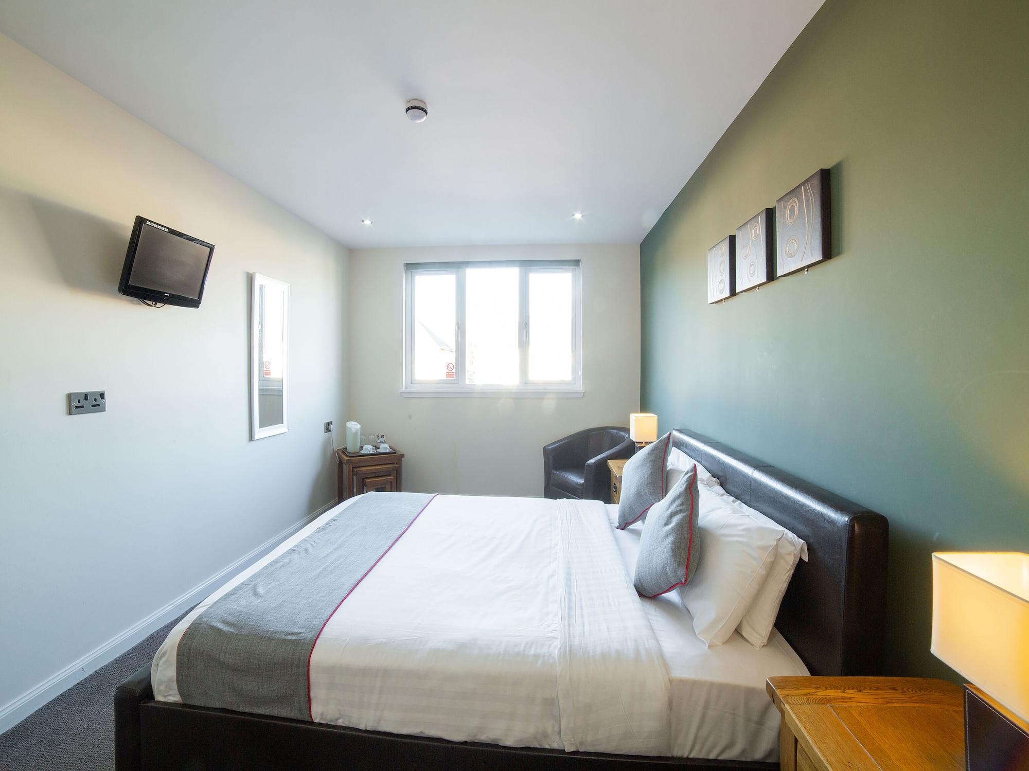 Oyo Douglas Hotel Килмарнок Екстериор снимка