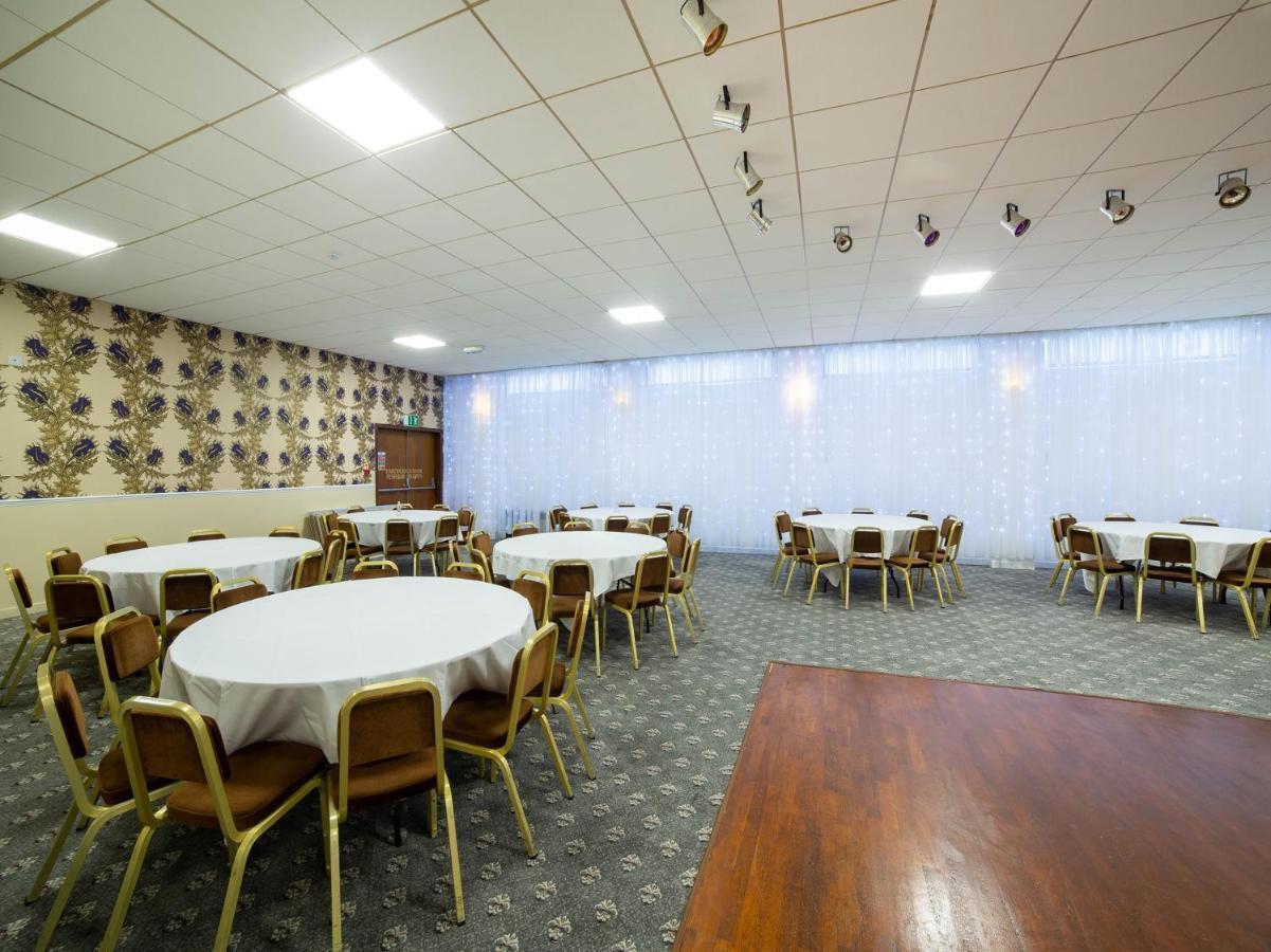 Oyo Douglas Hotel Килмарнок Екстериор снимка